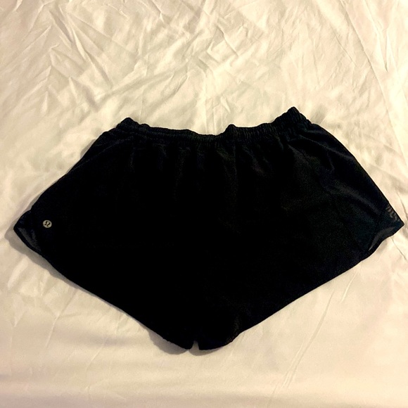 Lululemon Hotty Hot II Tall 4 inch shorts in Black! - Picture 2 of 5